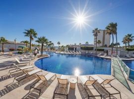 Las Palmas 2BR 2BA Suite 2nd FL Ocean View- G205, hotel a Campo del Medio