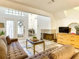 Pet-Friendly Condo with Pool Access in Houston