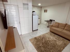 Nox Temporada Flat Completo em Caruaru com Ar e Wi-Fi Flat 001, Hotel in Caruaru