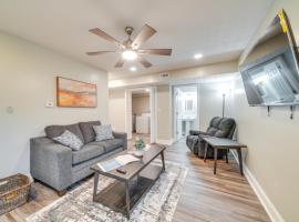 Walk to Mellwood Art Center Home with Private Deck!, hotel v destinaci Louisville