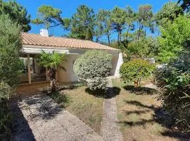 Charmante maison de plain pied rénovée et climatisée en lisière de forêt