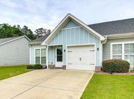 7 Mi to Dtwn Augusta: Townhome Near Shops & Eats!, hotel din Grovetown