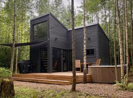 Private mini-villa retreat in nature, casa de campo em Penu