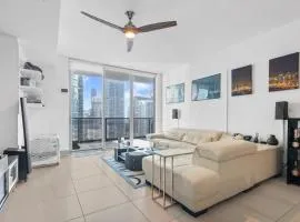 Brickell LuxePad 1BED 1BATH with Pool, Gym, Sauna, Grills, Cinema Projector