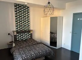 Chambre située au cœur de Mons avec SDB privée