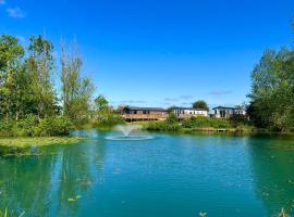 Lakefront Fountain View Lodge 5 Star Country Park S, hotel v destinaci Amotherby