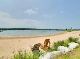Les Cheneaux Islands Cabin 4 with Deck Pet Friendly