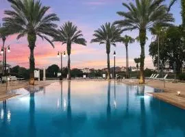 Condo w golf course view & balcony