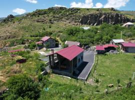 Guesthouse by the river, hotel v destinaci Kʼaghsi