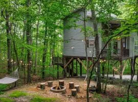 Serenity Escape Treehouse on 14 acres near Little River Canyon