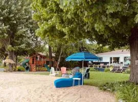 Bee's Luxury BeachHouse - Hot tub Sauna Playground & Game room