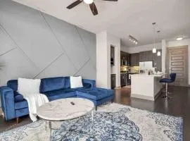 Downtown Elegance Upscale Houston King Retreat