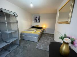 Vibrant Room in Centeral Ayr, ξενοδοχείο σε Άυρ