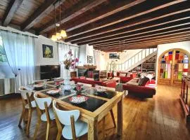 Grande maison au cœur d'un village historique avec terrasse et WIFI inclus - FR-1-582-308