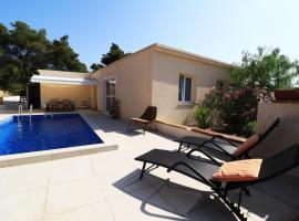 Family friendly house with a swimming pool Rukavac, Vis - 24700, hotel in Vis