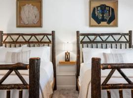 Camp Nelson Lodge Room 9, B&B/chambre d'hôtes à Ponderosa