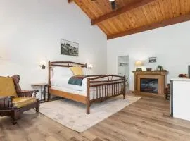 Camp Nelson Lodge Room 6
