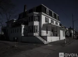 - Historic District Haven 3BR, 2BA Townhome Escape