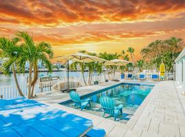 Waterfront Family Compound - Free Golf Cart, Paddleboards, Heated Pool, Golden Tee 2025 Arcade Game, hotel v destinaci Clearwater Beach