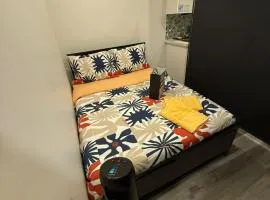 Budget Friendly Partitioned Room at Queen St- Ideal for Solo Travellers