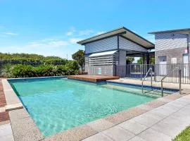 Seaspray Haven, 10 Seaspray Ave - air con, complex pool, Wi-Fi, Linen
