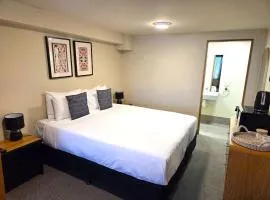 Lakefront Super King Studio in Queenstown CBD!