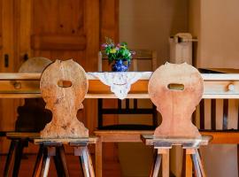 Modern Meets Tradition In The Black Forest House, hotel a Bonndorf im Schwarzwald