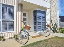 Cinema Pool Pets 4b2b Bargara Headlands