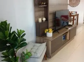 Suite, 2quartos, cozinha completa, varandão, 2 vagas de garagem