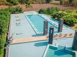 Avartarn Miracles Hotel