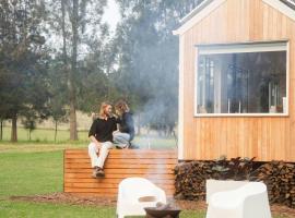 The Antidote Luxe Off-Grid Tiny Home Escape on Private Farm Stay, tiny house in Farmeadow