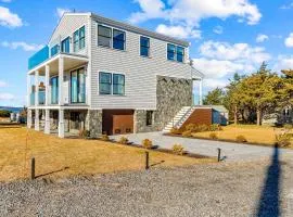 Peaceful Oceanfront Villa in Bourne, Massachusetts