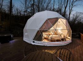 Outstanding Dome with Fire Pit and Hot-tub in Wardensville, West Virginia, hotel v destinaci Wardensville