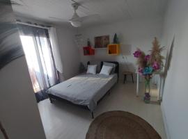 Chambre dans mas ancien au calme, hotel v destinaci Meze