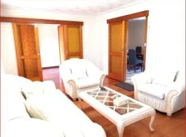 Charming Three-Bedroom Holiday Home Near Tourist Attractions