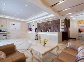 Vienna Hotel Shenzhen Exhibition Center Gangxia Metro Station