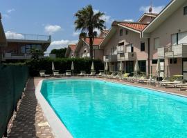 Maison Belle Montenero Marina, hotel con pileta en Marina di Montenero