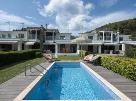 Azapiko Meggy Summer Villa by Luxlikehome