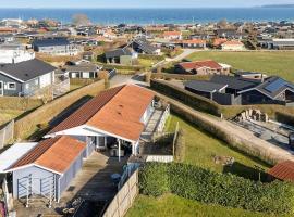 2 Bedroom Beautiful Home In Juelsminde, hotell i Sønderby
