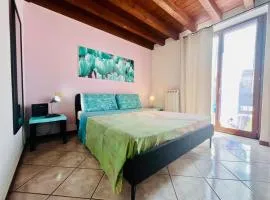 Desenzano Central Apartment with balcony