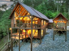 Your Happy Place - Rustic lodge vibes meet luxurious modern amenities, hotel v destinaci Mineral Bluff