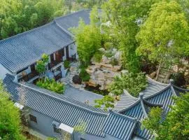 Yangzhou One or Two Mountain B&B