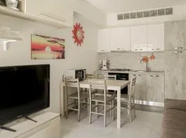 Appartamento 4 posti letto, vicino al centro e al mare, con terrazza, aria condizionata, parcheggio privato e wifi