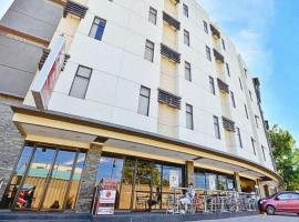 RedDoorz @ Express Inn Lapu Lapu、Gun-obのホテル