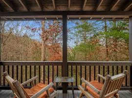 Mountain Therapy Gas fireplace hot tub firepit comfy beds