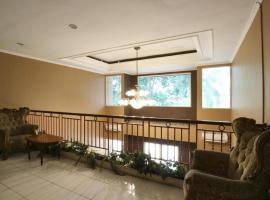 Hotel Permata Bandara, hotel in Gombolpaya