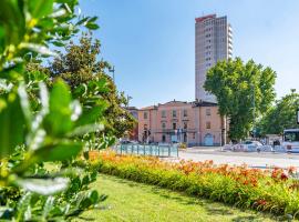 THE ROCK HOUSE camere con bagno privato, hotel v destinaci Piacenza