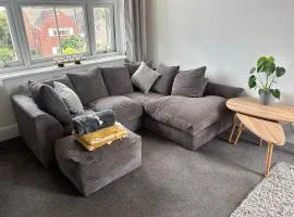 Modern 2-Bed Victorian Apartment - Sleeps 6 & Pets