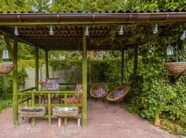 Charming House in the Capital with Two Parking Spaces by Noclegi Renters