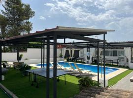 Apartamento 2, Chalet Manzano a 15" de Sevilla, a 30" del Aeropuerto de Sevilla, chal&eacute; alpino em Villanueva del Ariscal